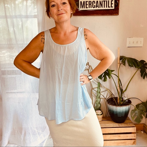 torrid Tops - Torrid Baby Blue Open Back Flowy Sleeveless Blouse Size 0  12/14
